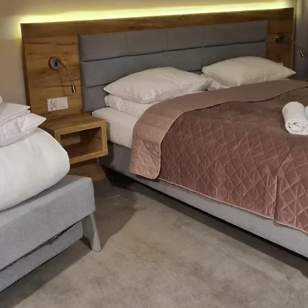 Aparthotel Apartamenty Czarna Gora 131 Сєнна Екстер'єр фото